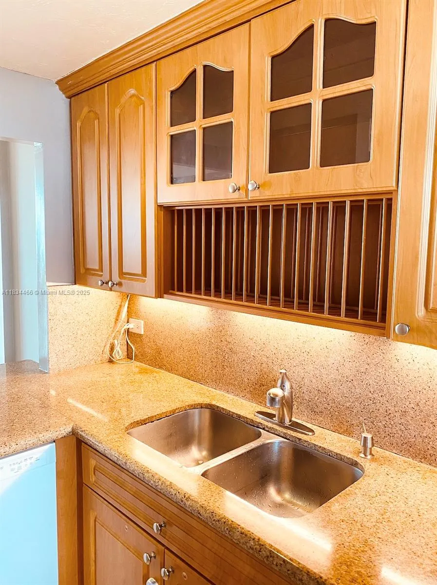 3545 NE 166th St, #805