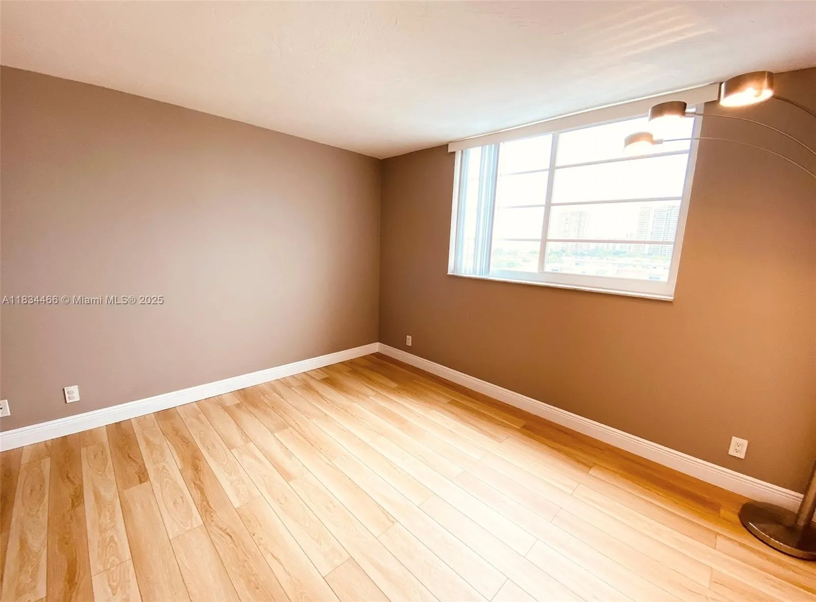 3545 NE 166th St, #805