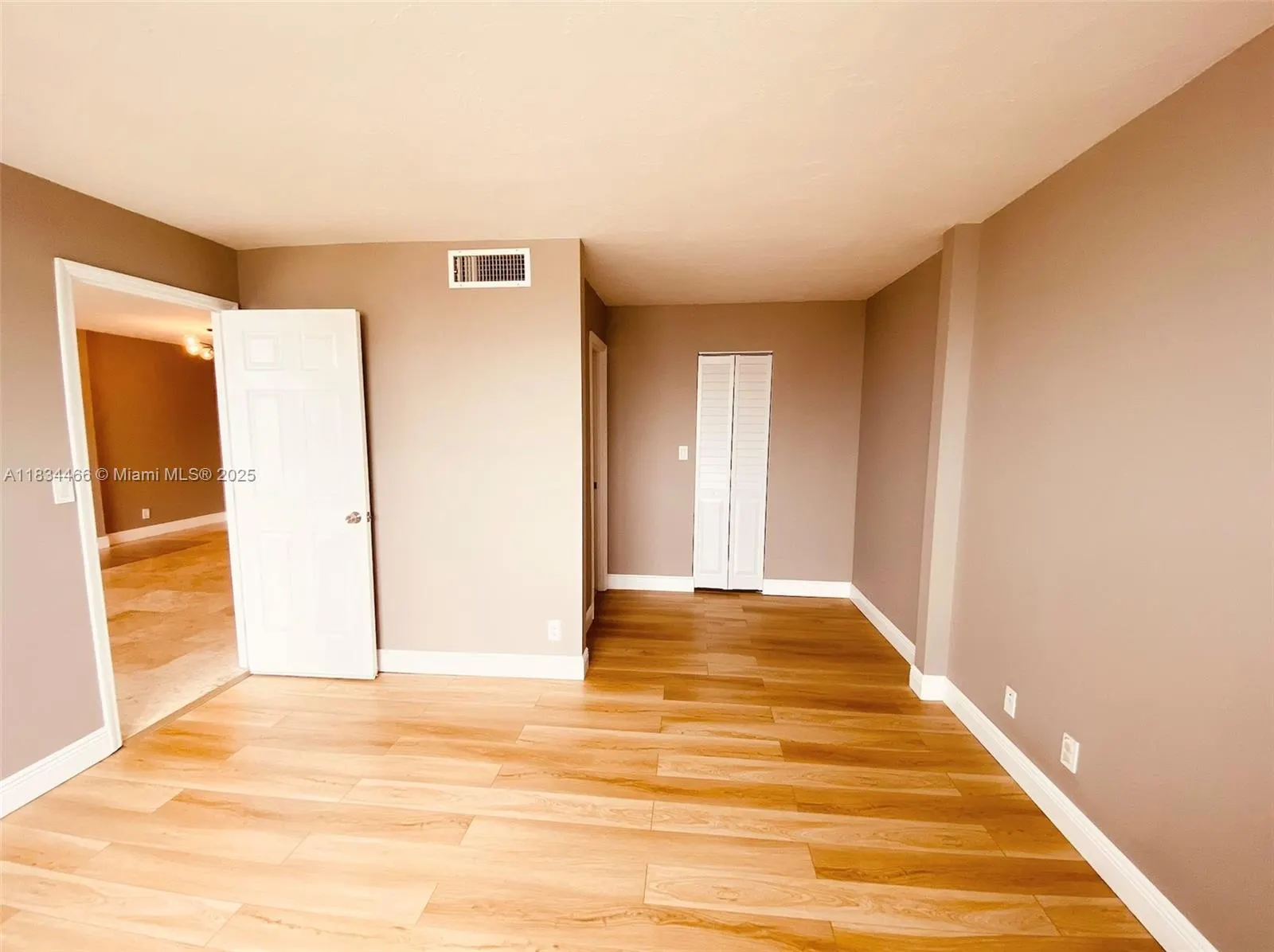 3545 NE 166th St, #805