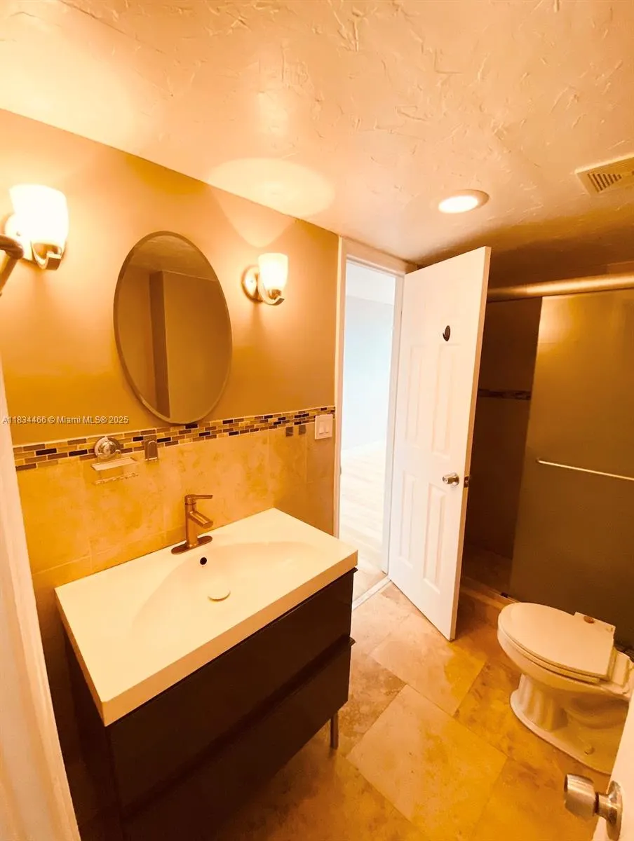 3545 NE 166th St, #805