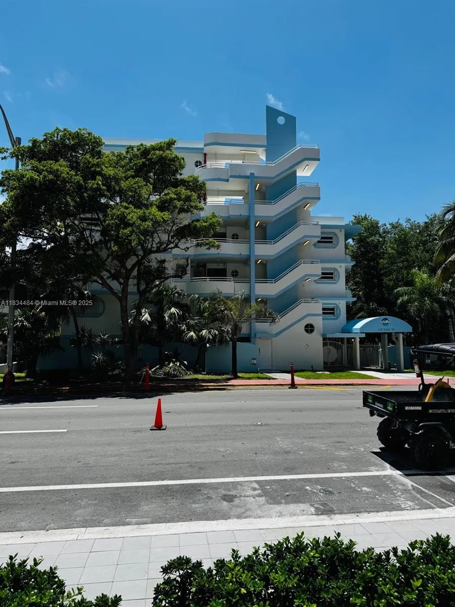 9156 Collins Ave, #310
