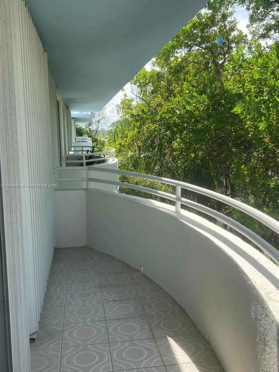 9156 Collins Ave, #310