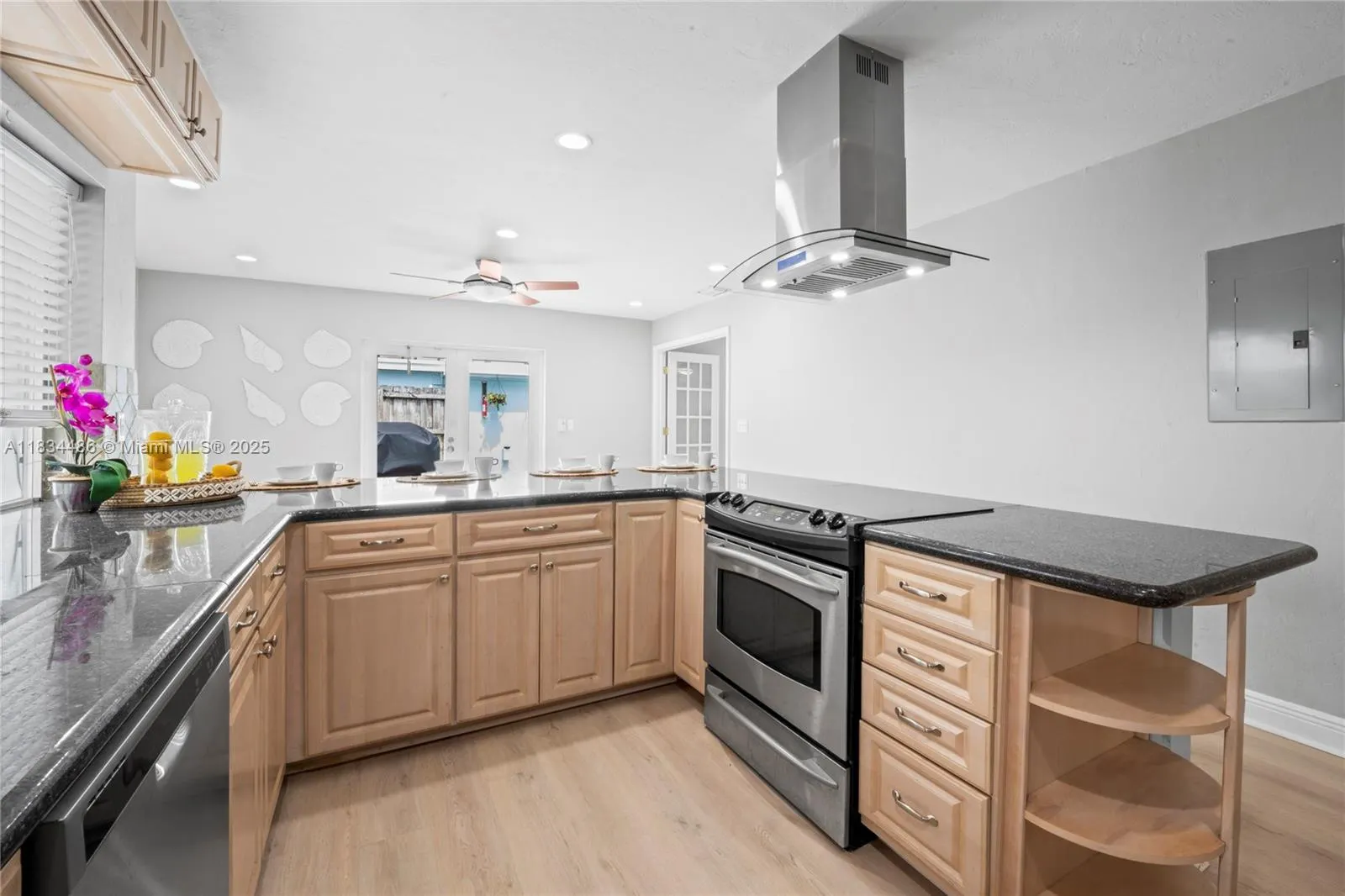 614 NE 10th Ave