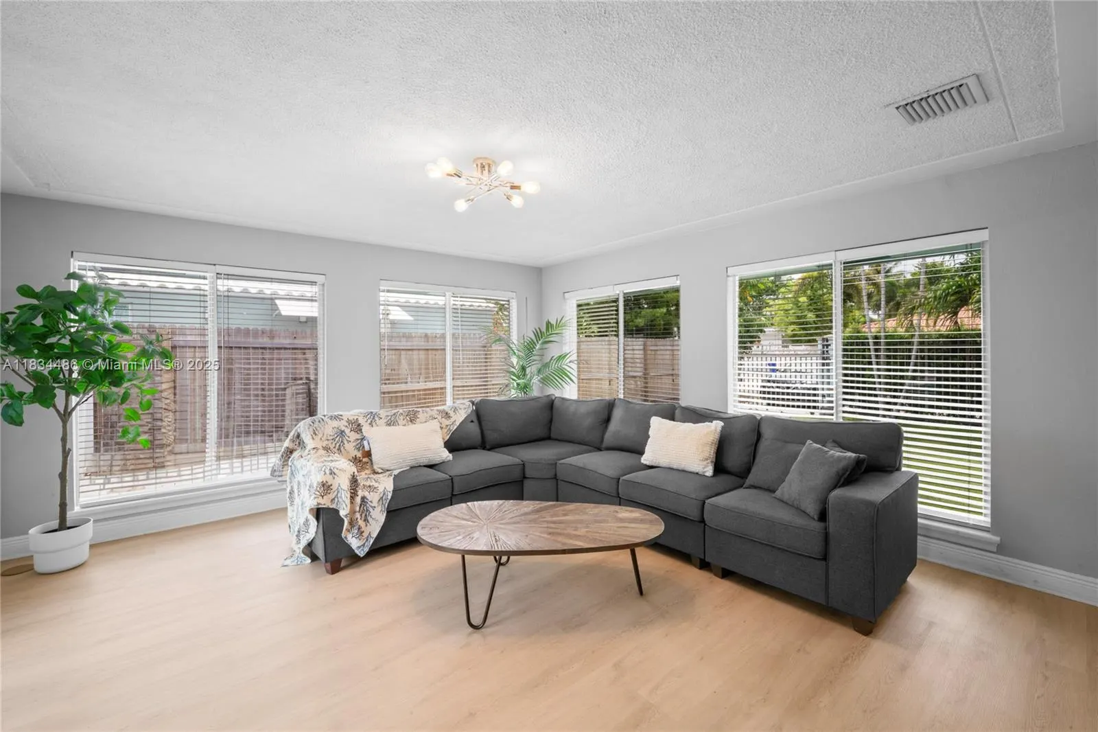 614 NE 10th Ave