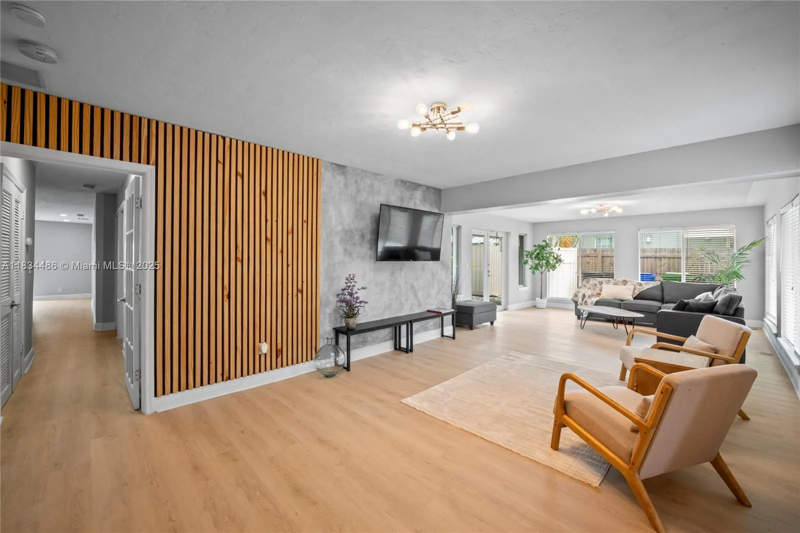 614 NE 10th Ave