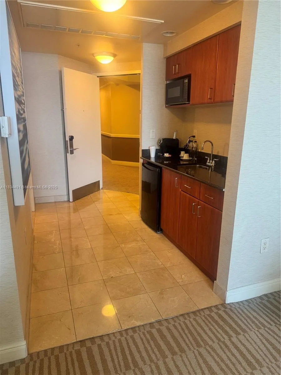 18001 Collins Ave, #1810