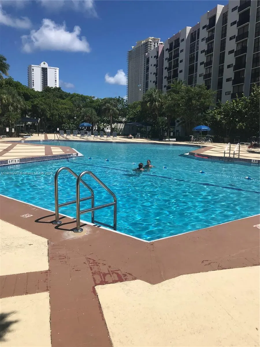 16909 N Bay Rd, #319
