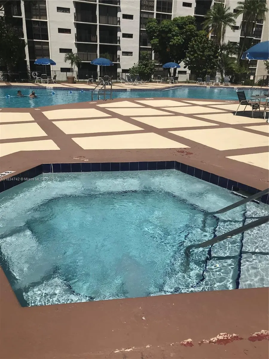 16909 N Bay Rd, #319