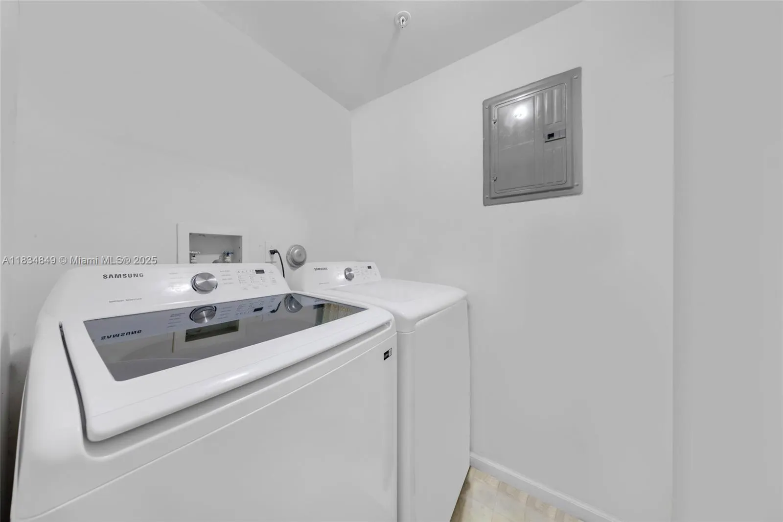 17150 N Bay Rd, #2113