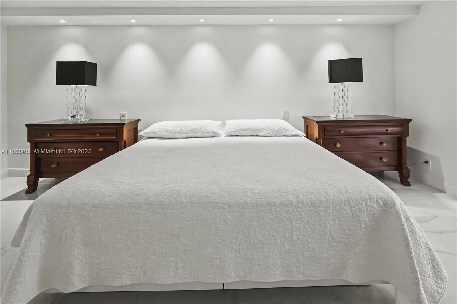 8877 Collins Ave, #705