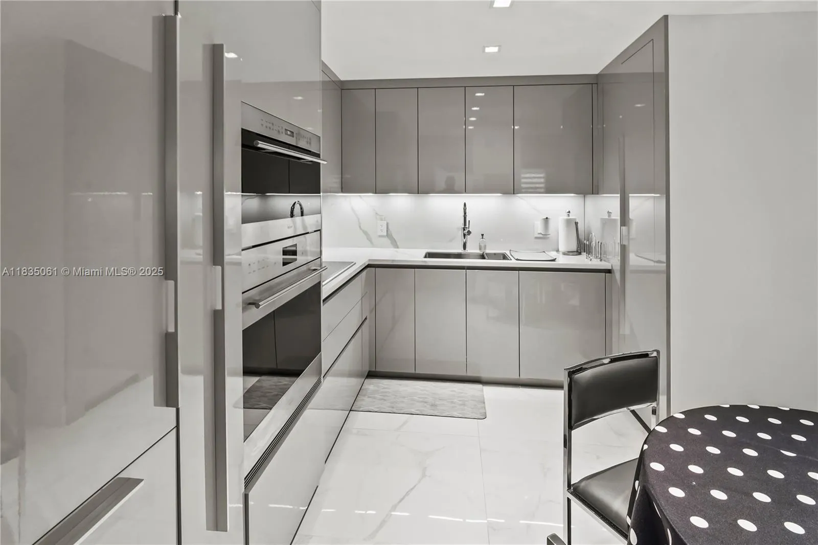 8877 Collins Ave, #705