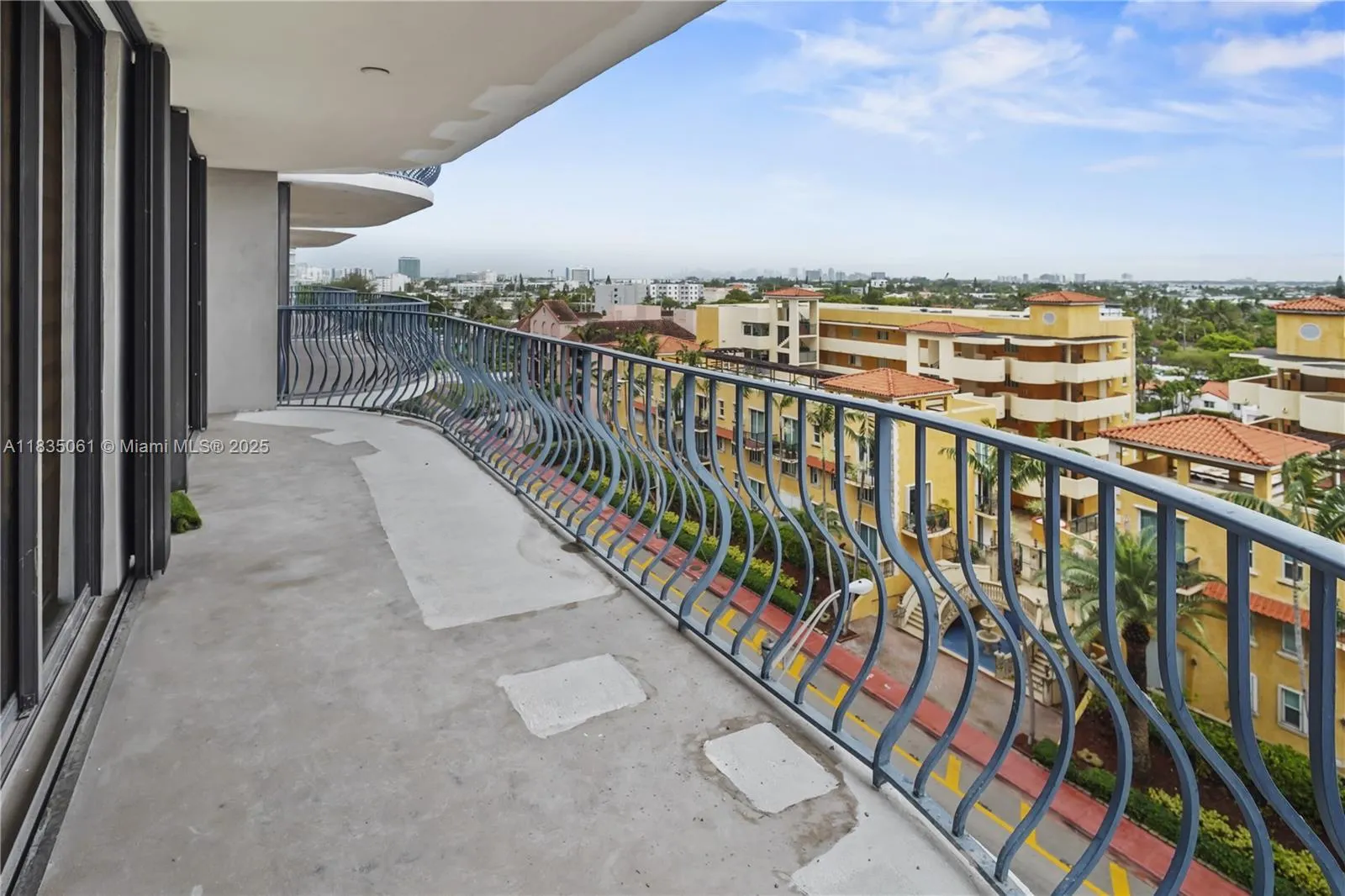 8877 Collins Ave, #705