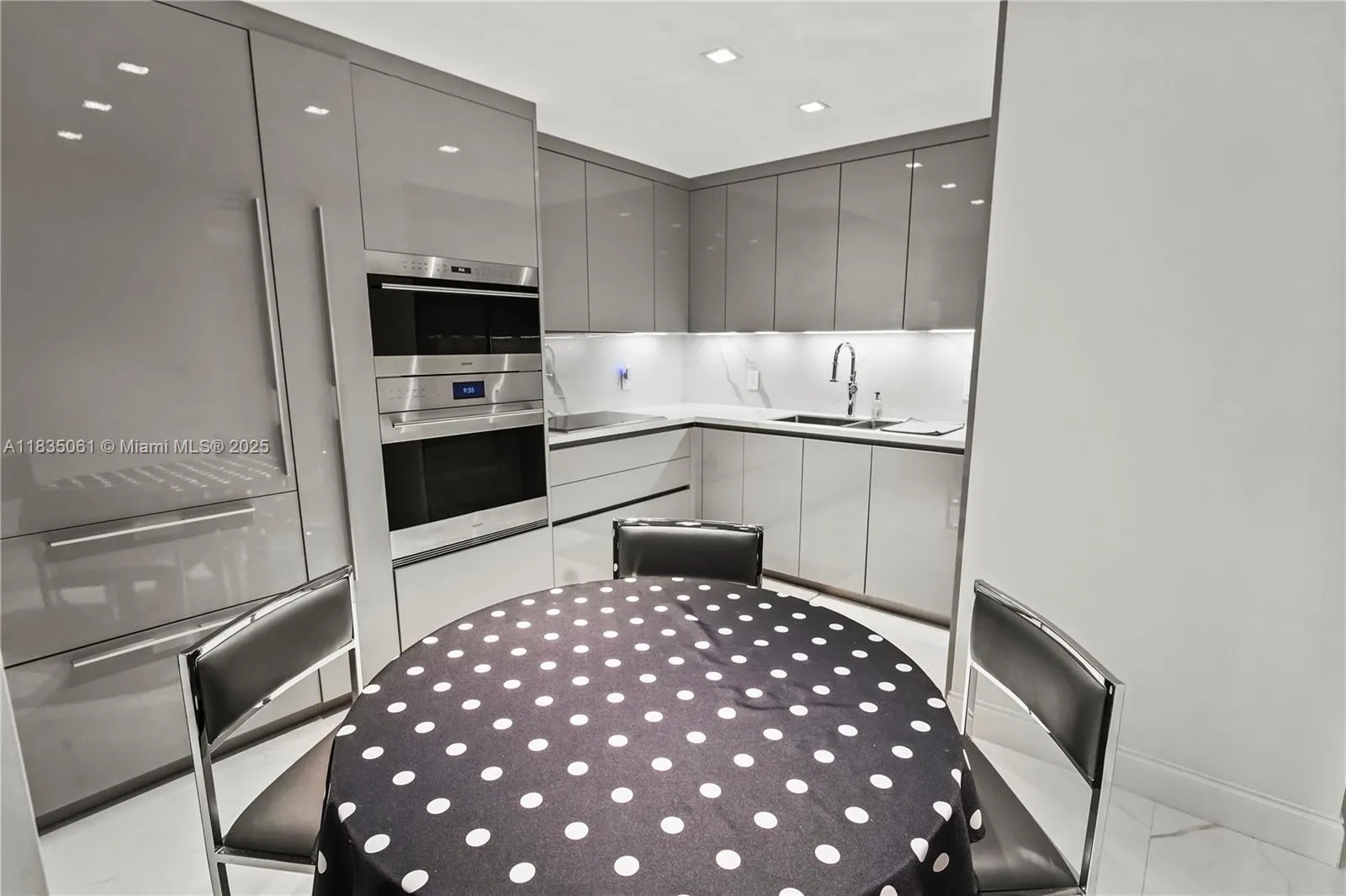 8877 Collins Ave, #705