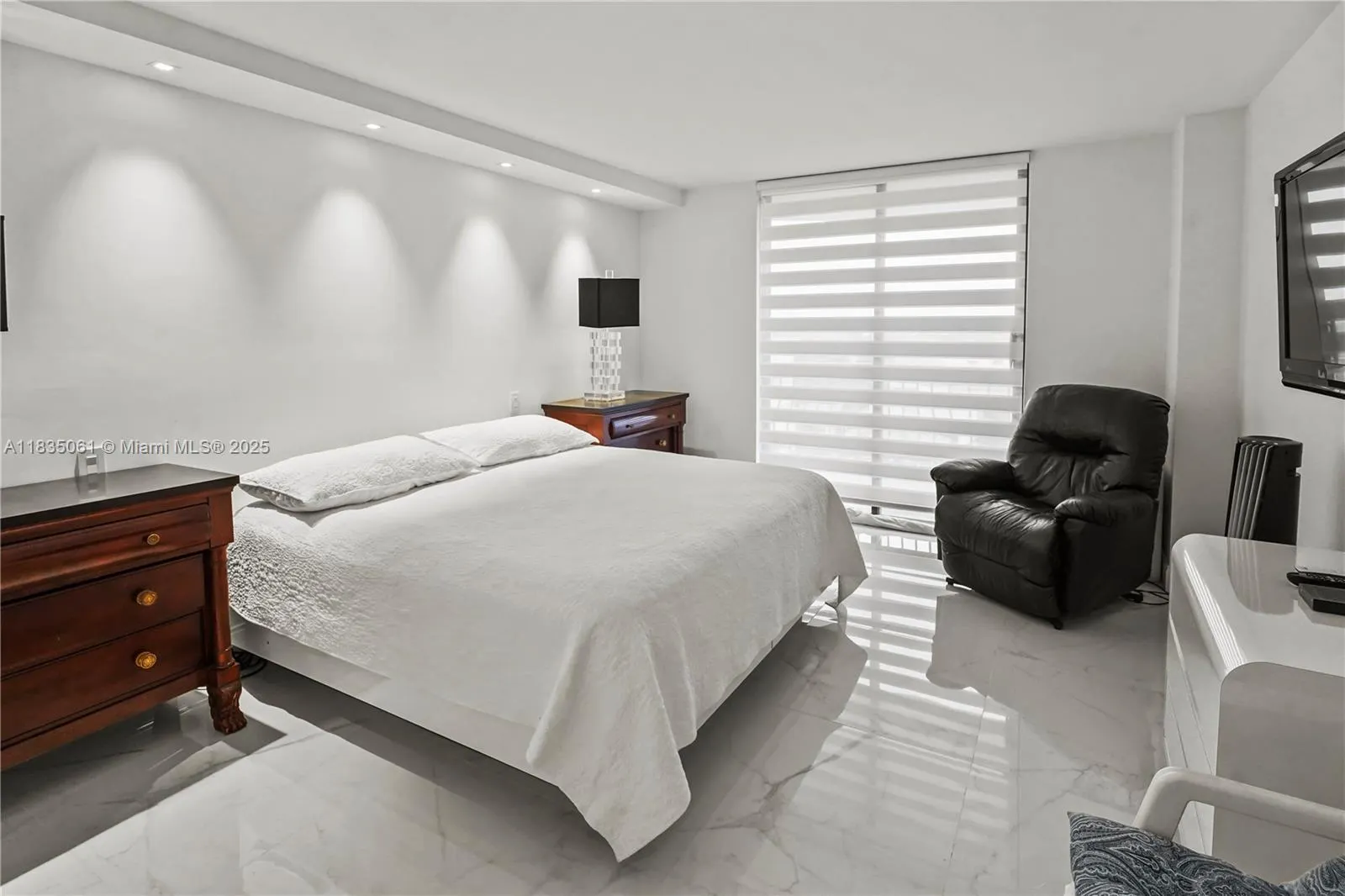 8877 Collins Ave, #705