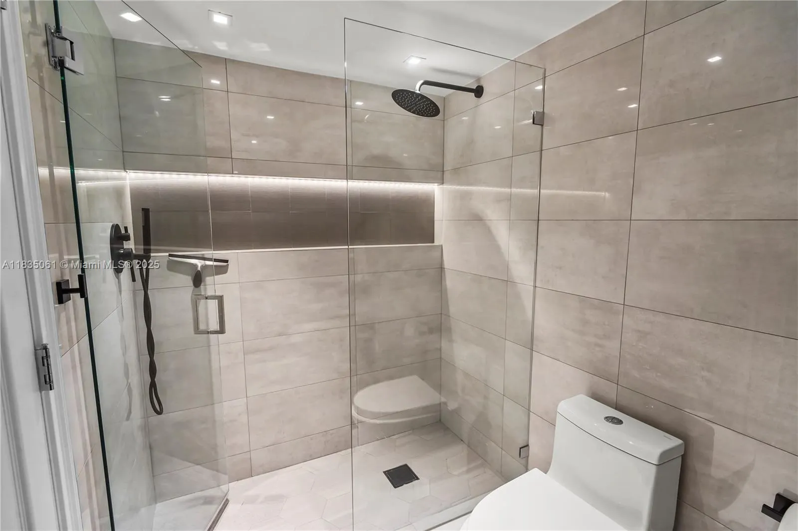8877 Collins Ave, #705