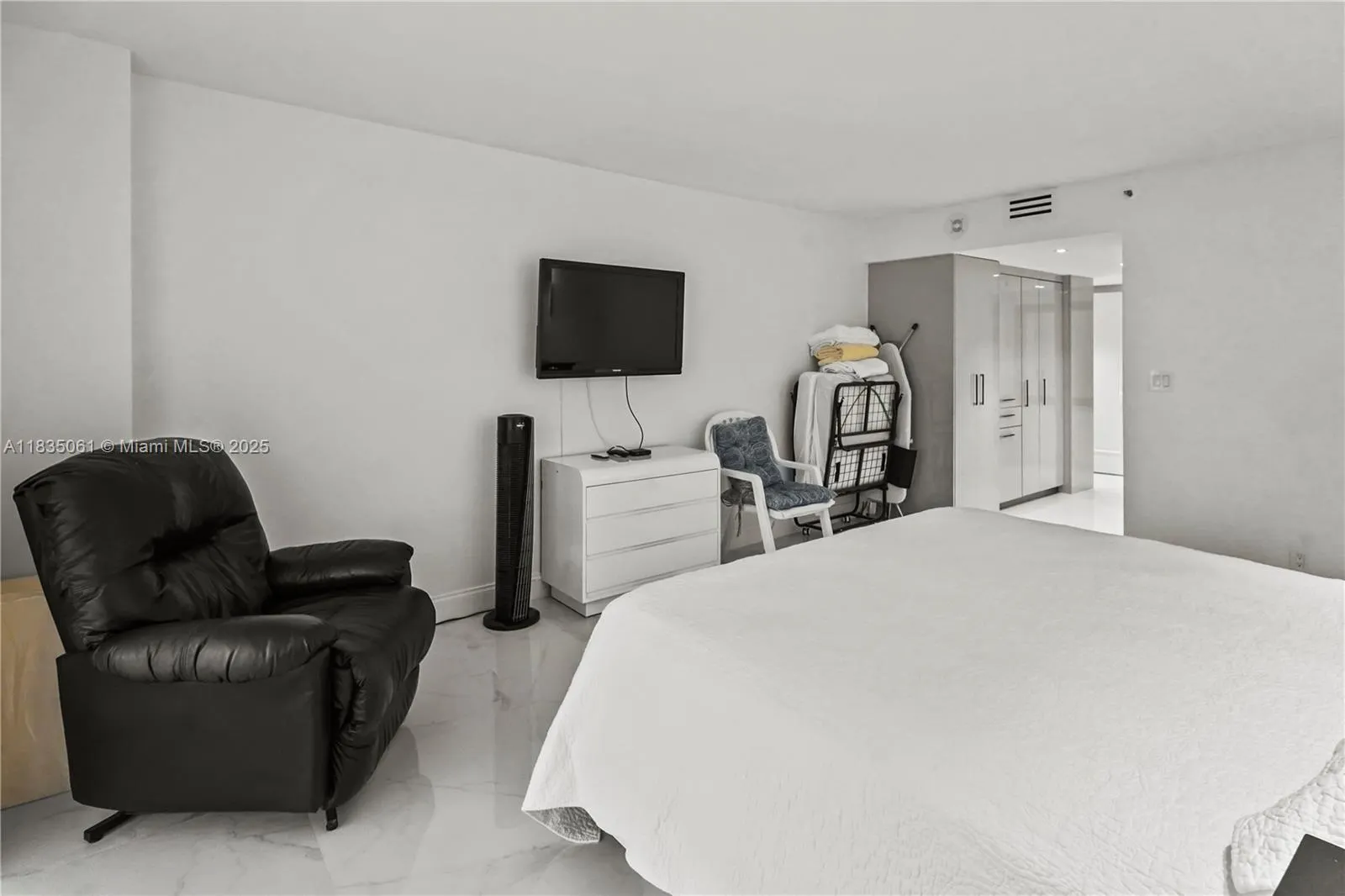 8877 Collins Ave, #705