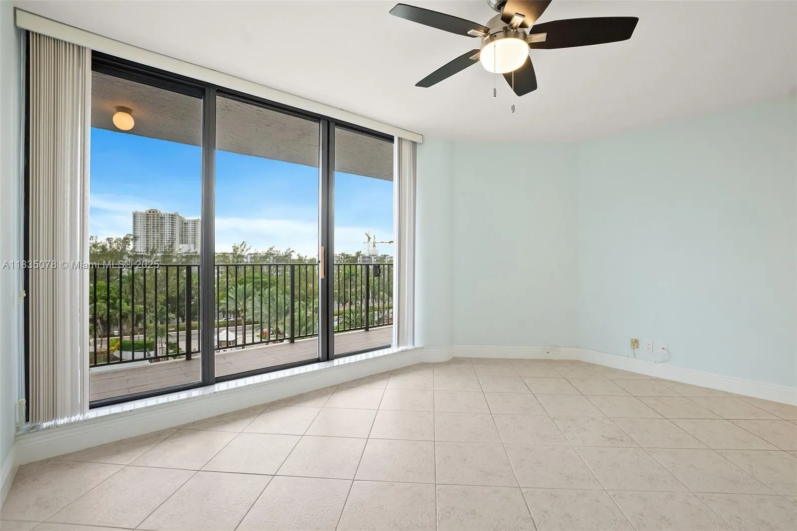 300 Three Islands Blvd, #707