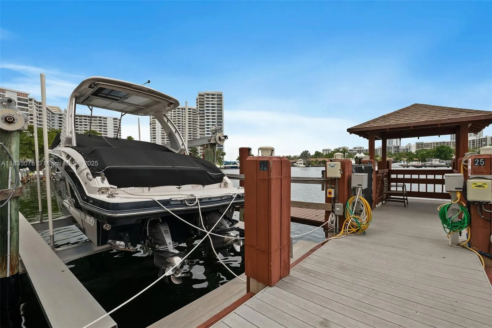 300 Three Islands Blvd, #707