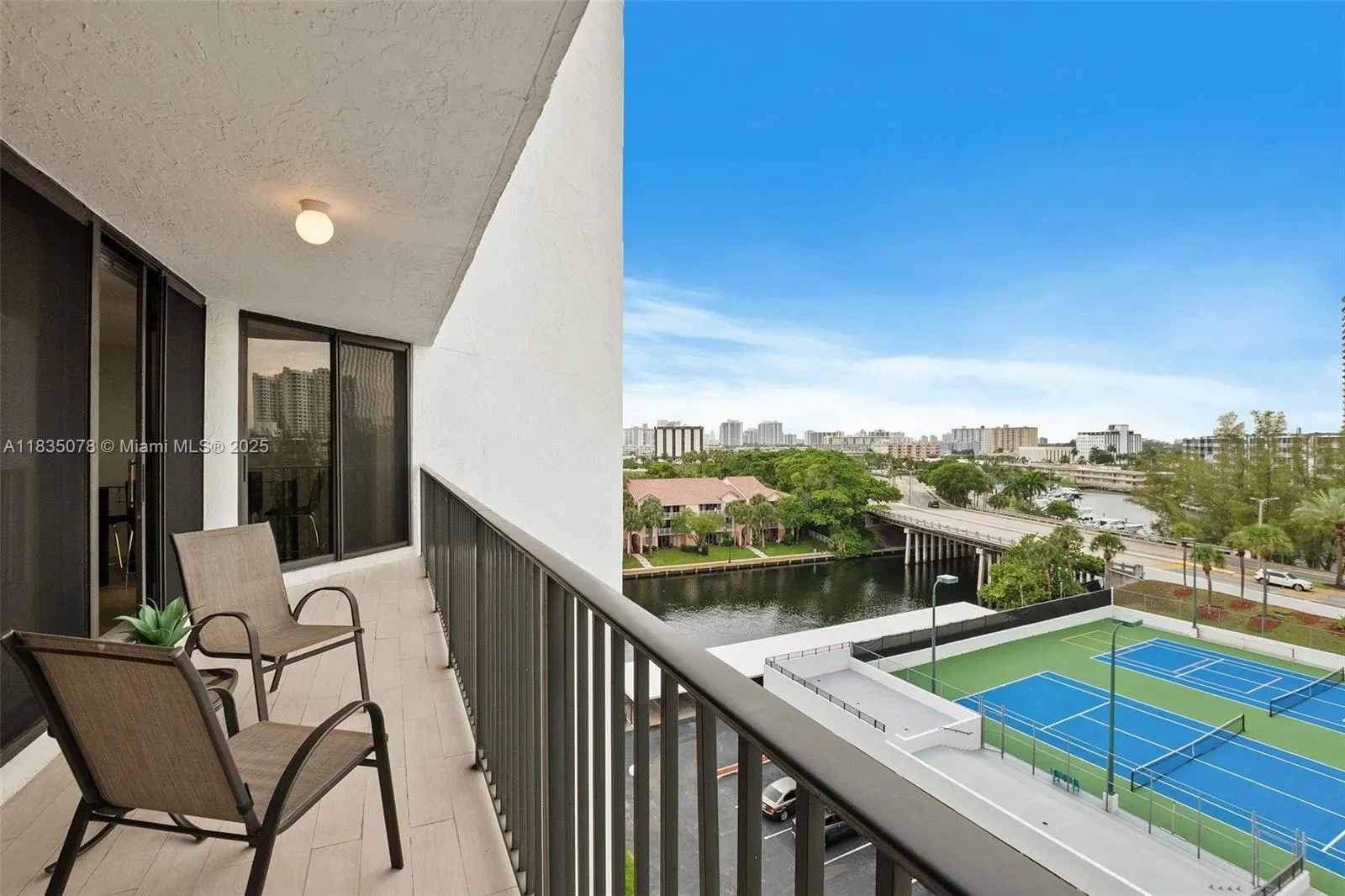 300 Three Islands Blvd, #707