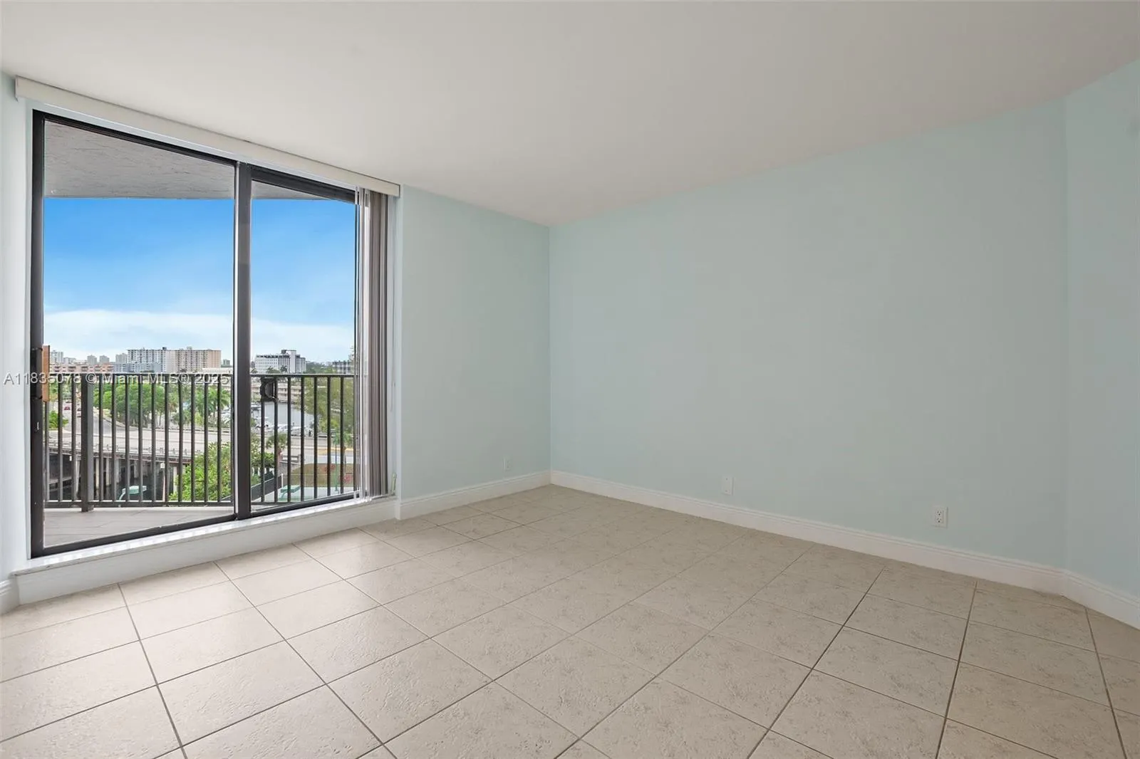 300 Three Islands Blvd, #707