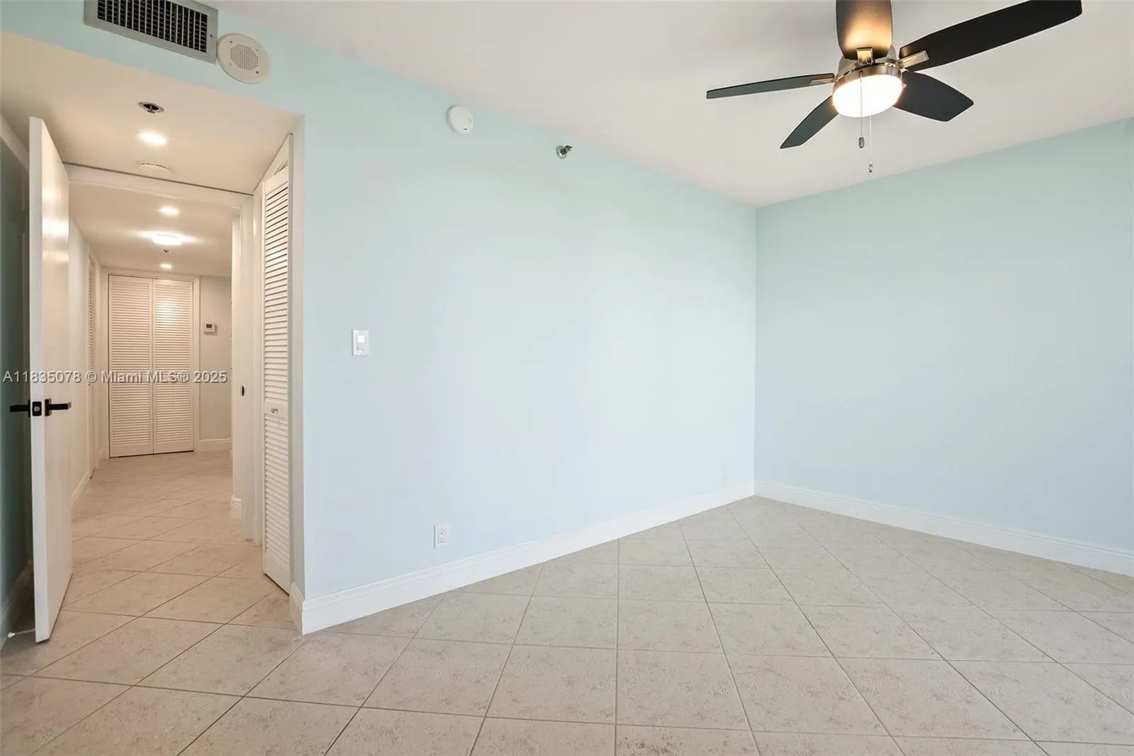 300 Three Islands Blvd, #707