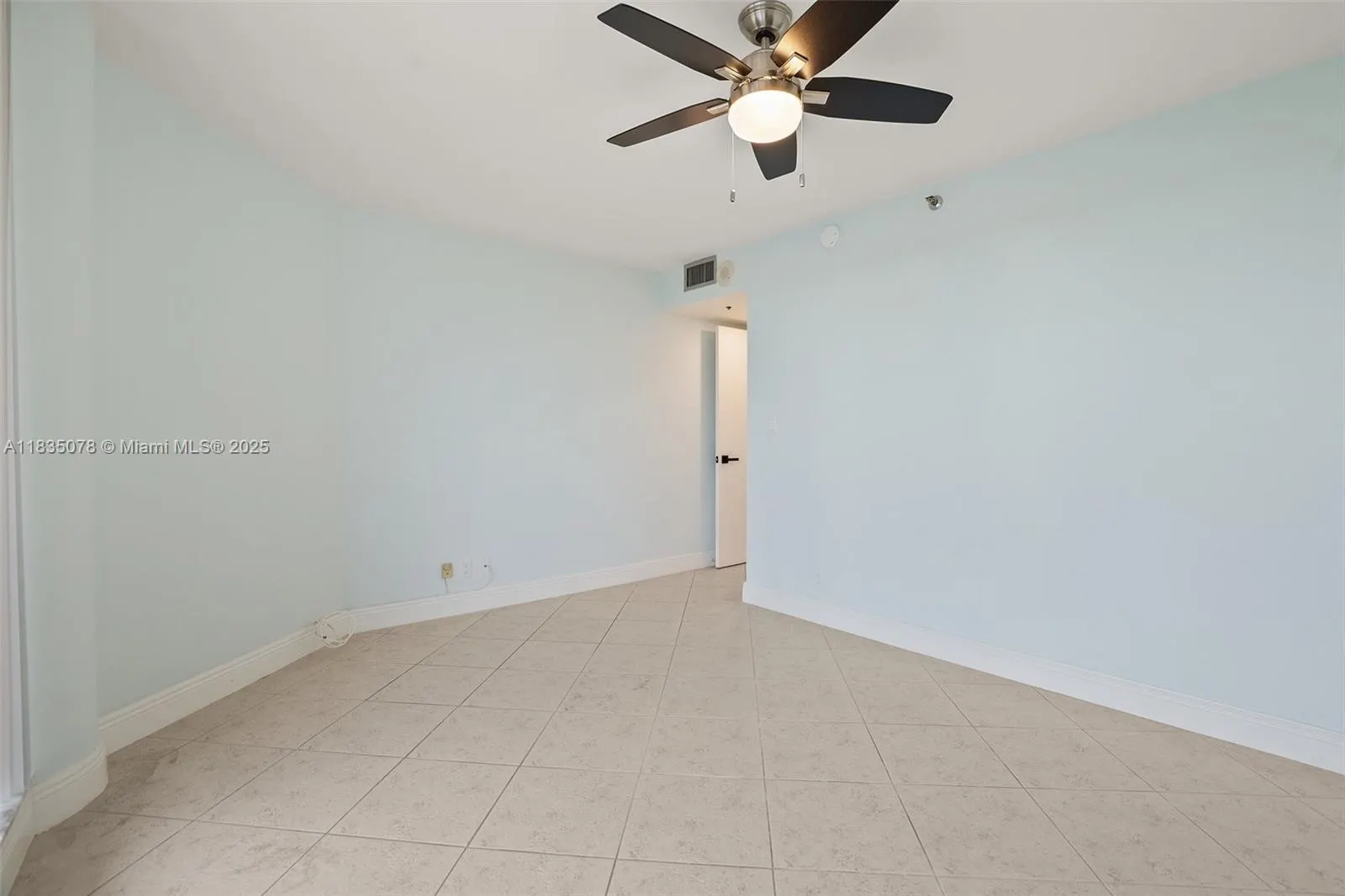 300 Three Islands Blvd, #707