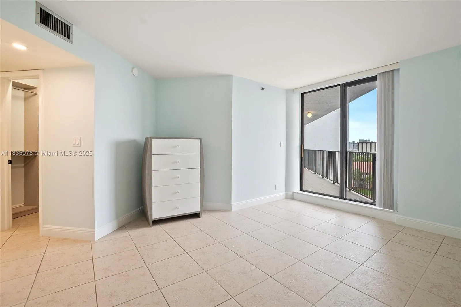 300 Three Islands Blvd, #707