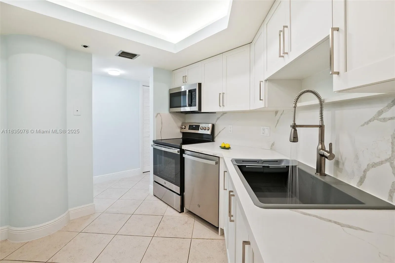 300 Three Islands Blvd, #707