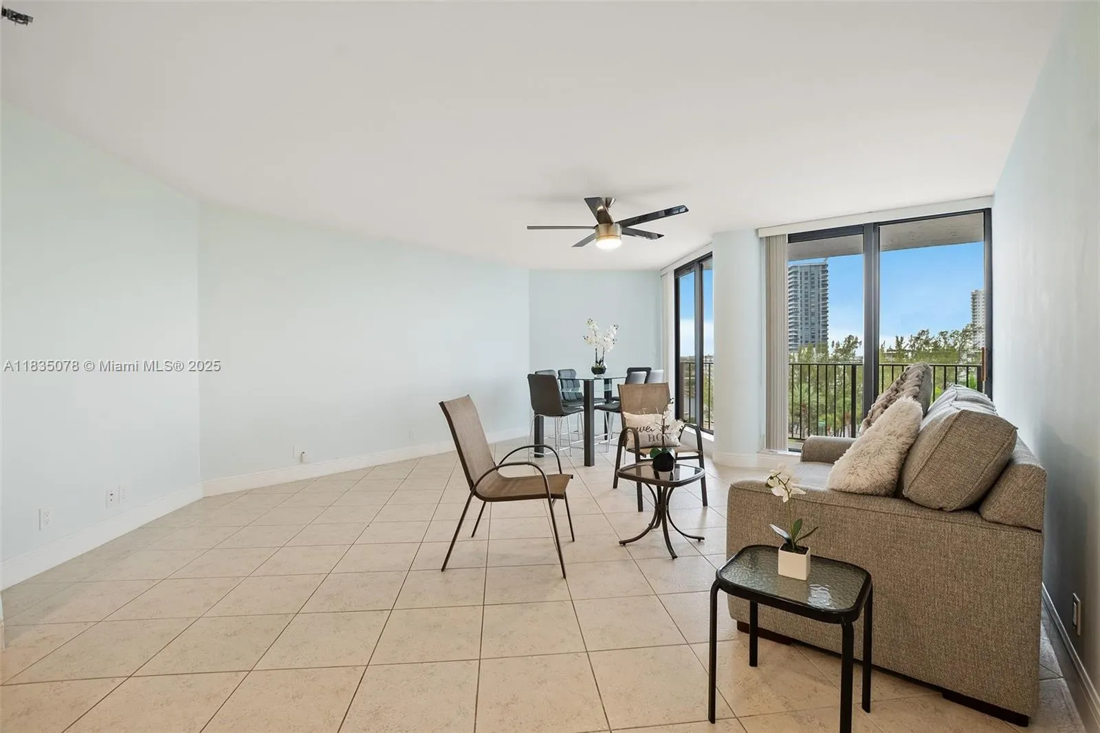 300 Three Islands Blvd, #707