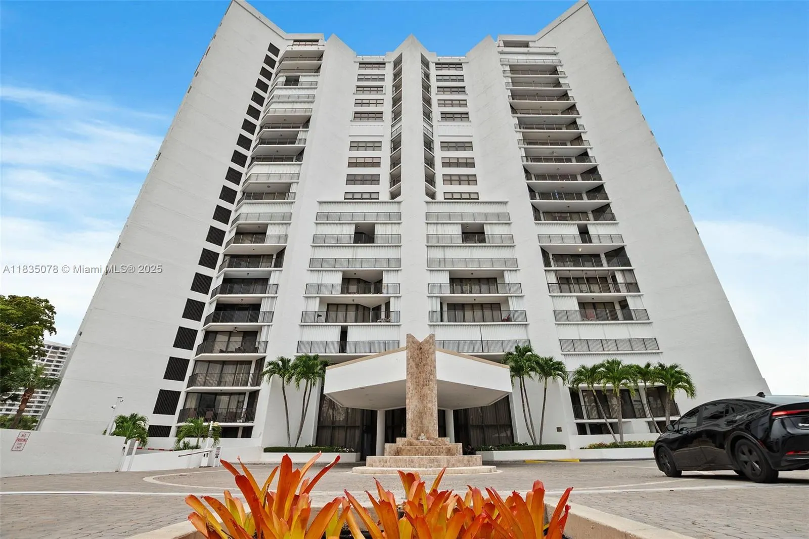 300 Three Islands Blvd, #707