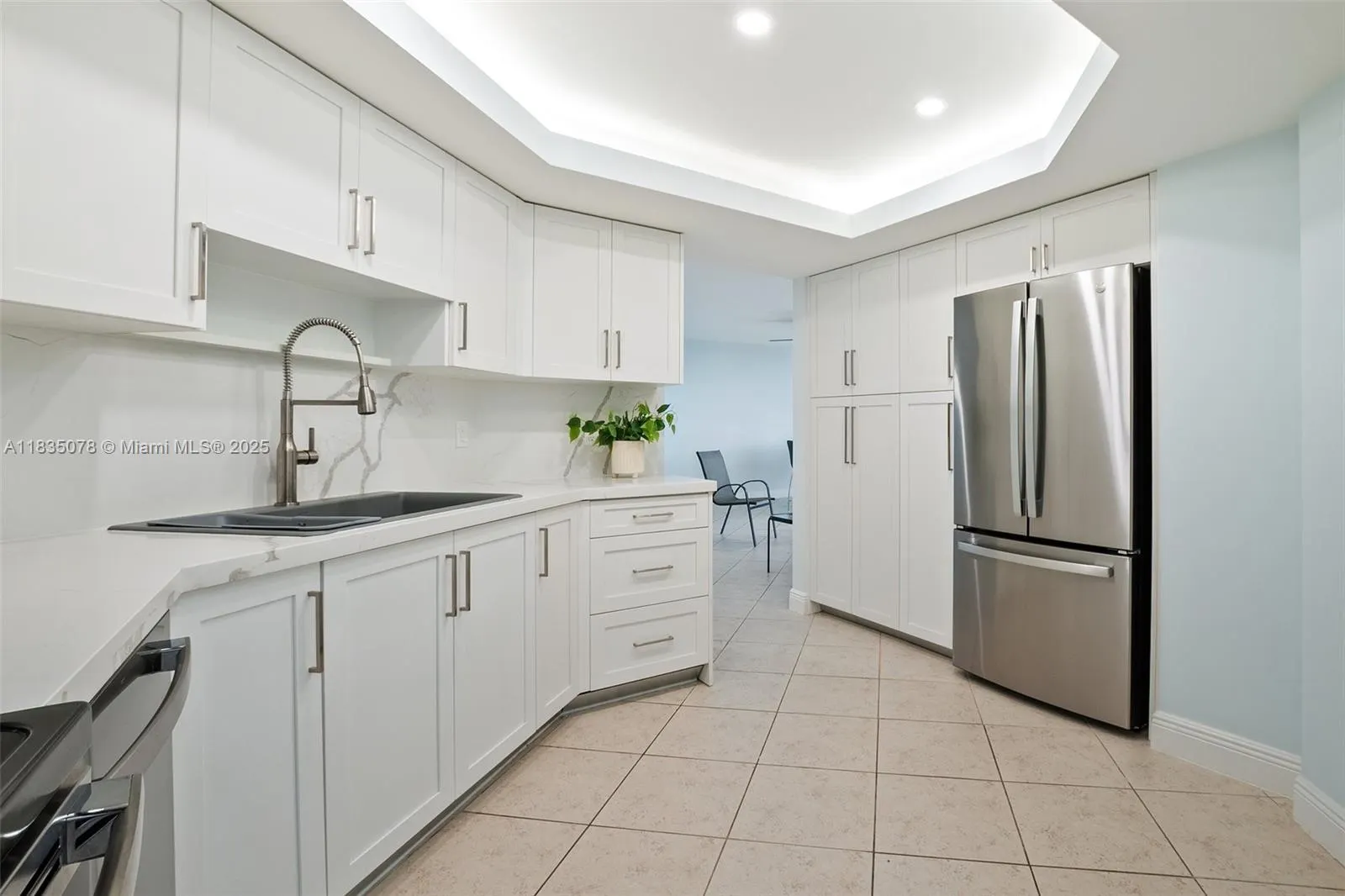 300 Three Islands Blvd, #707