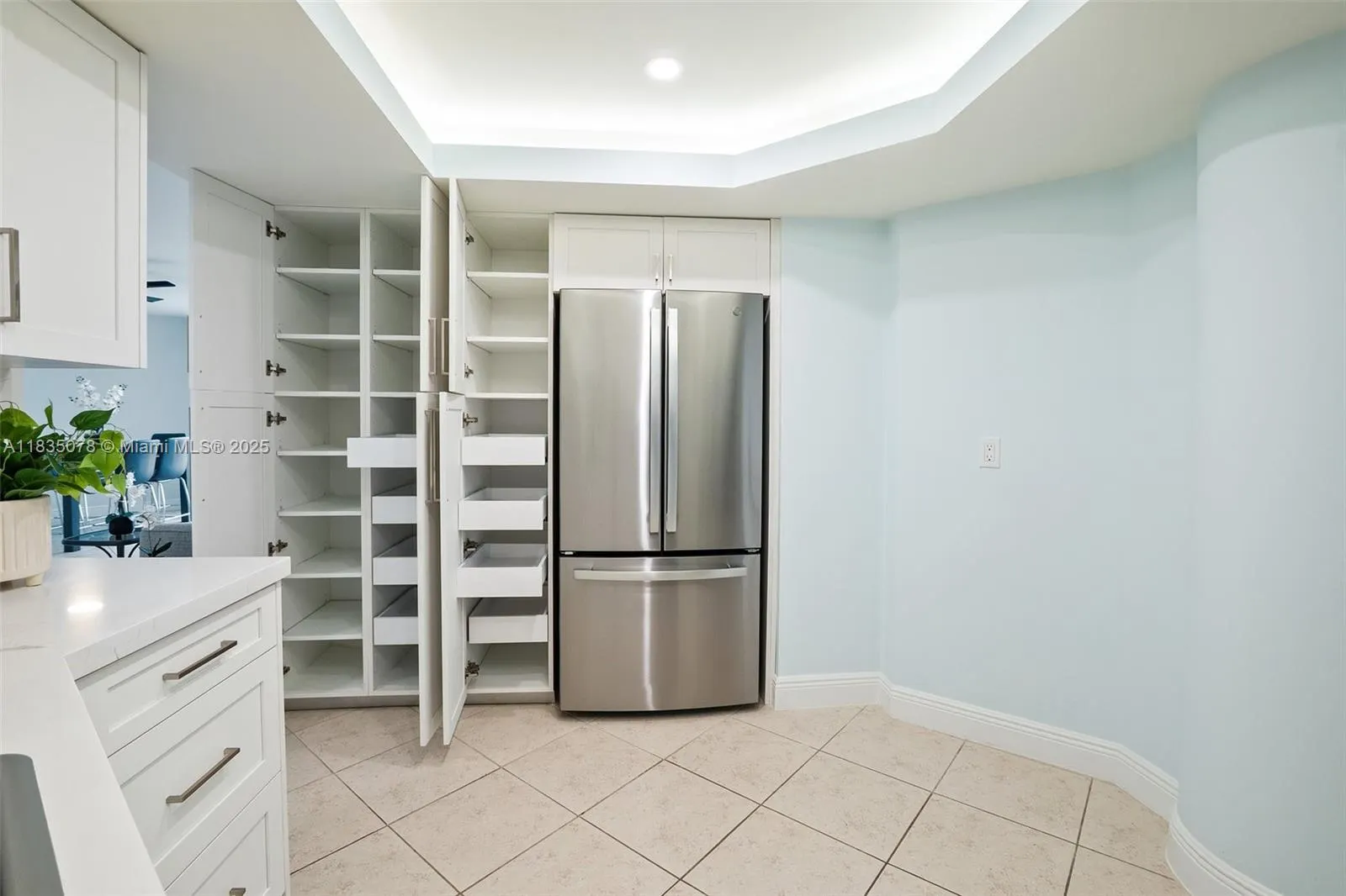300 Three Islands Blvd, #707