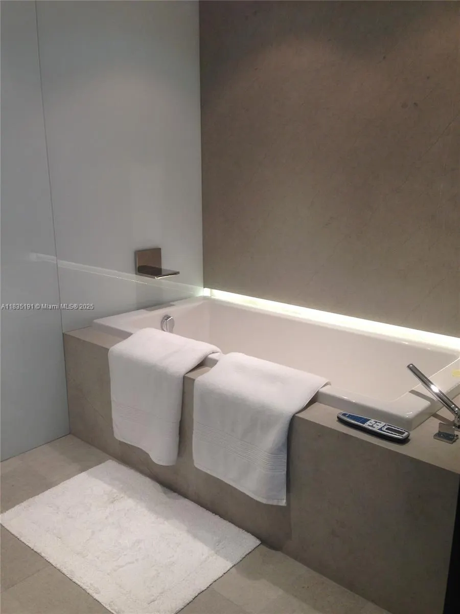 17121 Collins Ave, #2803