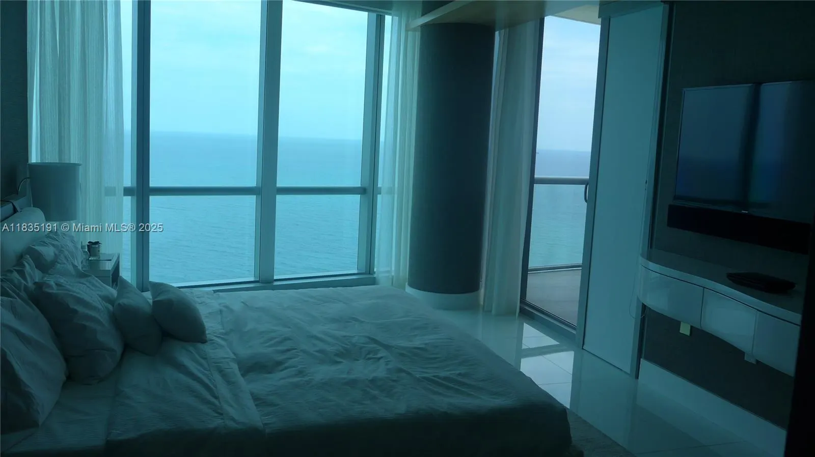17121 Collins Ave, #2803