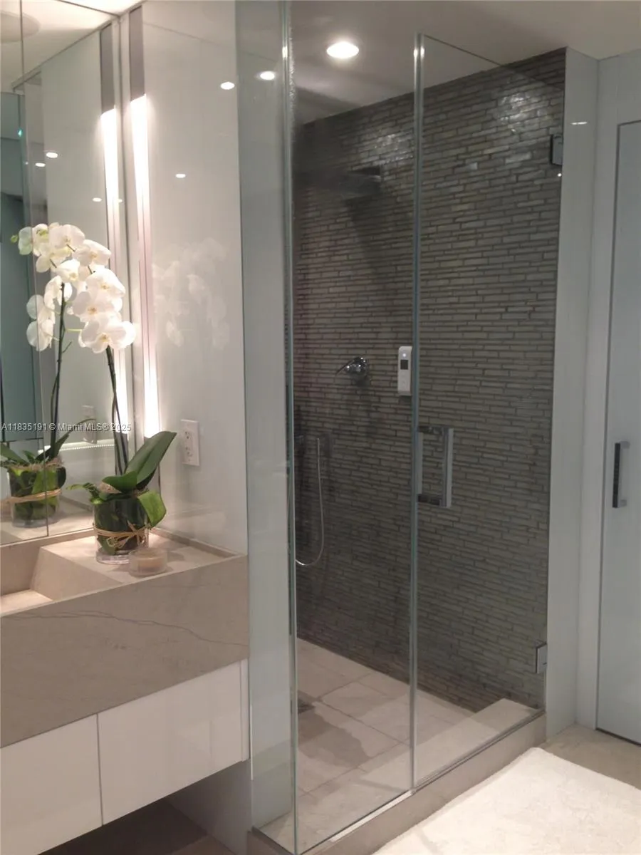 17121 Collins Ave, #2803