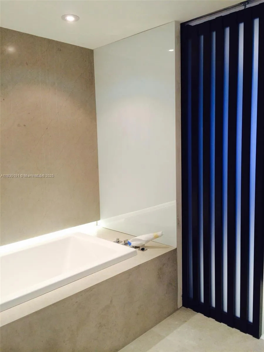 17121 Collins Ave, #2803