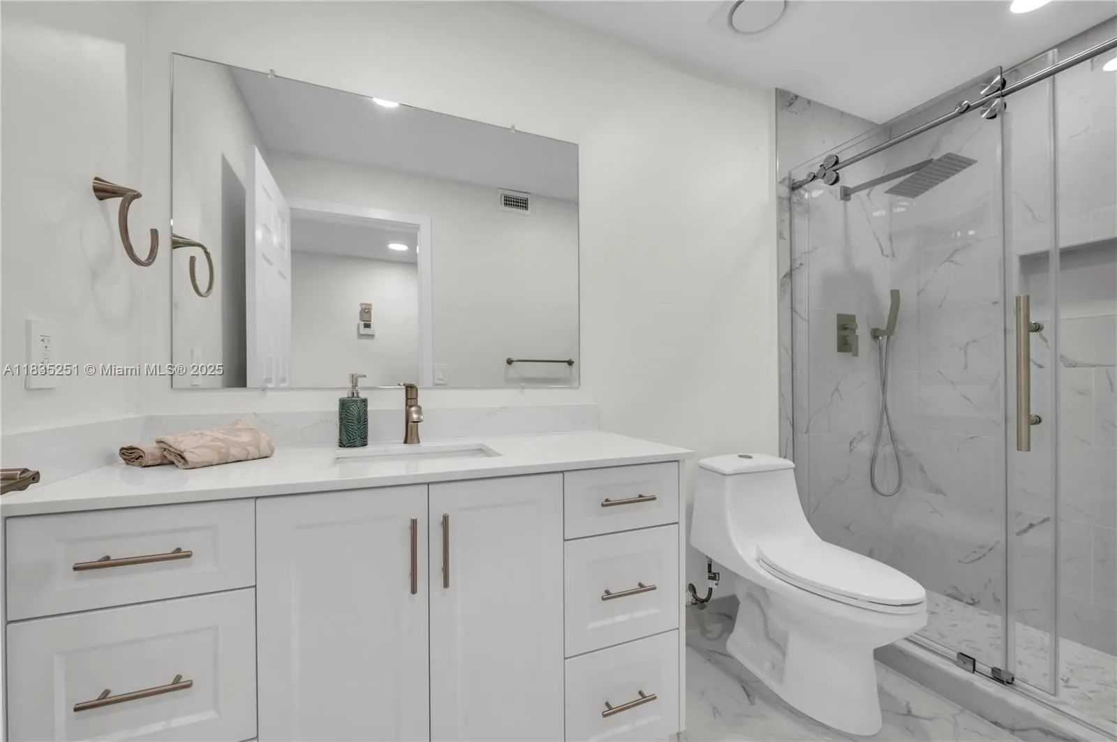 10959 W Clairmont Cir, #211