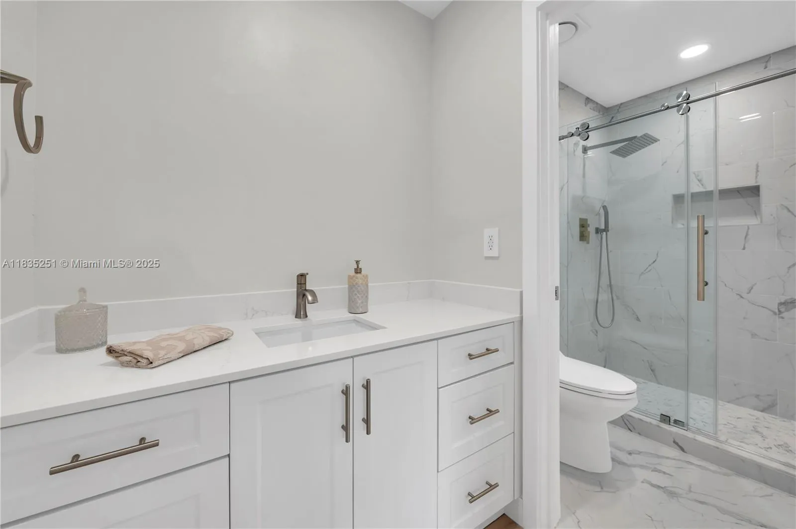 10959 W Clairmont Cir, #211