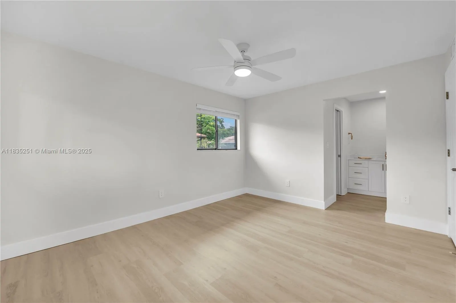 10959 W Clairmont Cir, #211