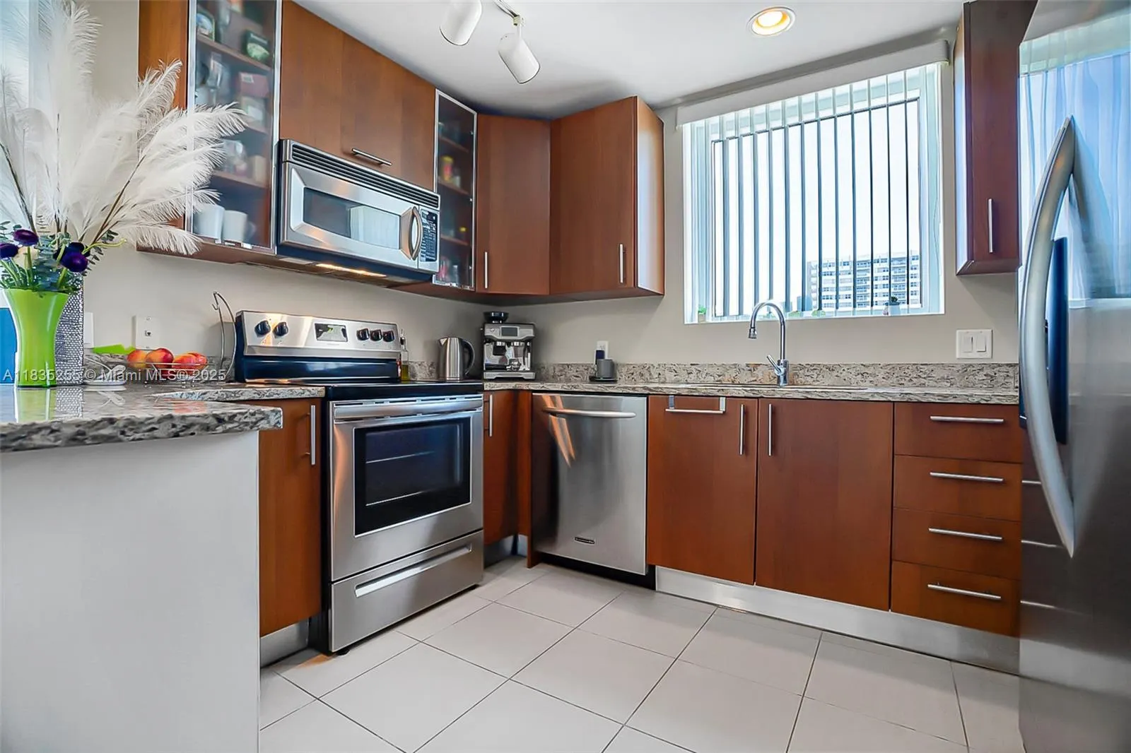 1945 S Ocean Dr, #901
