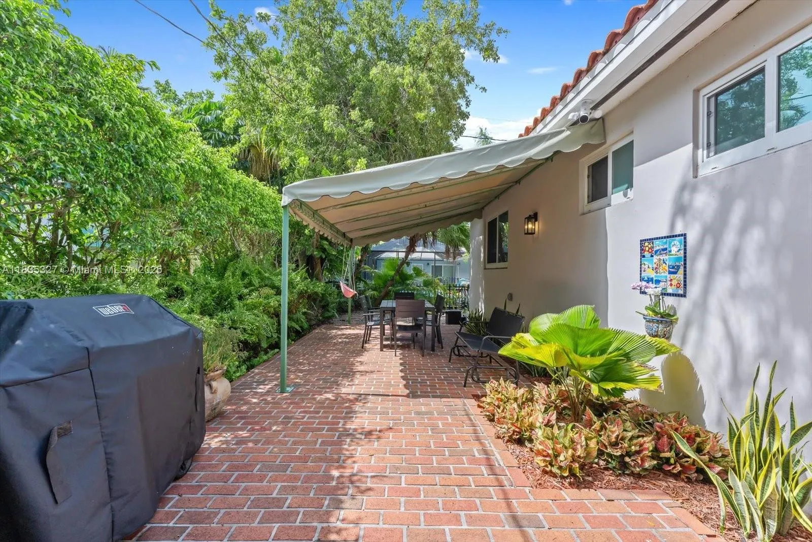 511 Catalonia Ave
