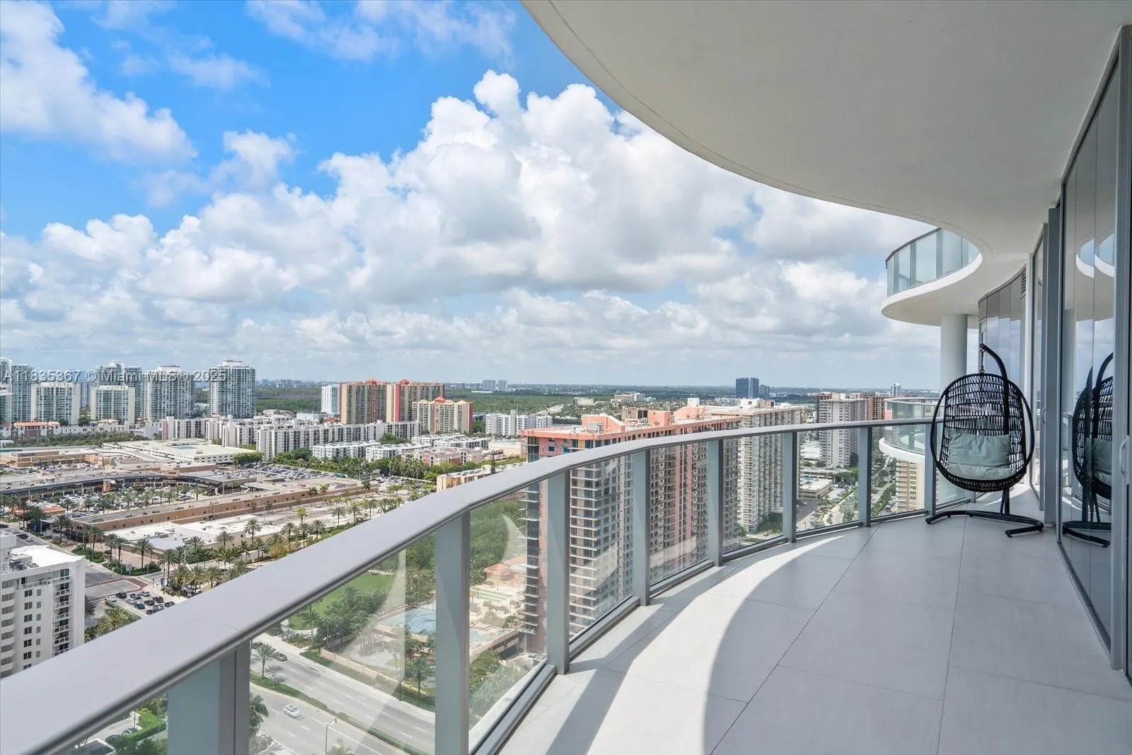 17475 Collins Ave, #2002