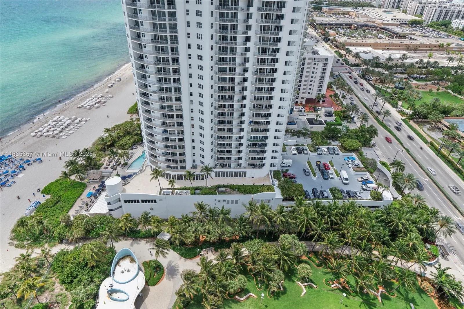 17475 Collins Ave, #2002