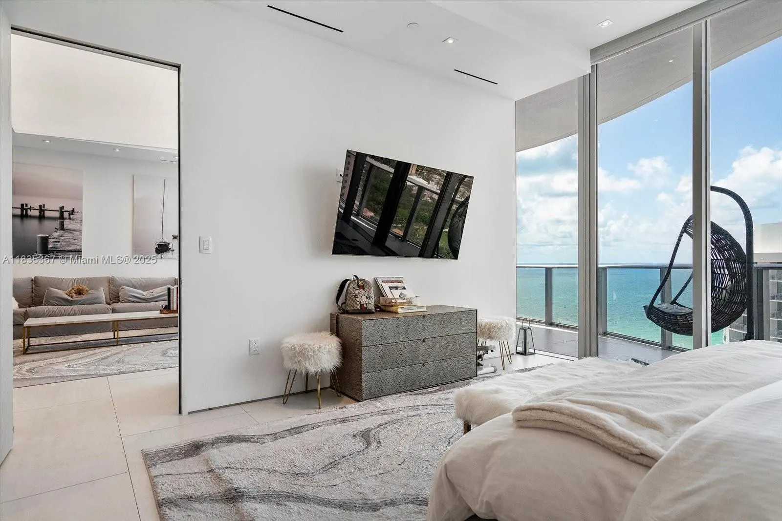 17475 Collins Ave, #2002