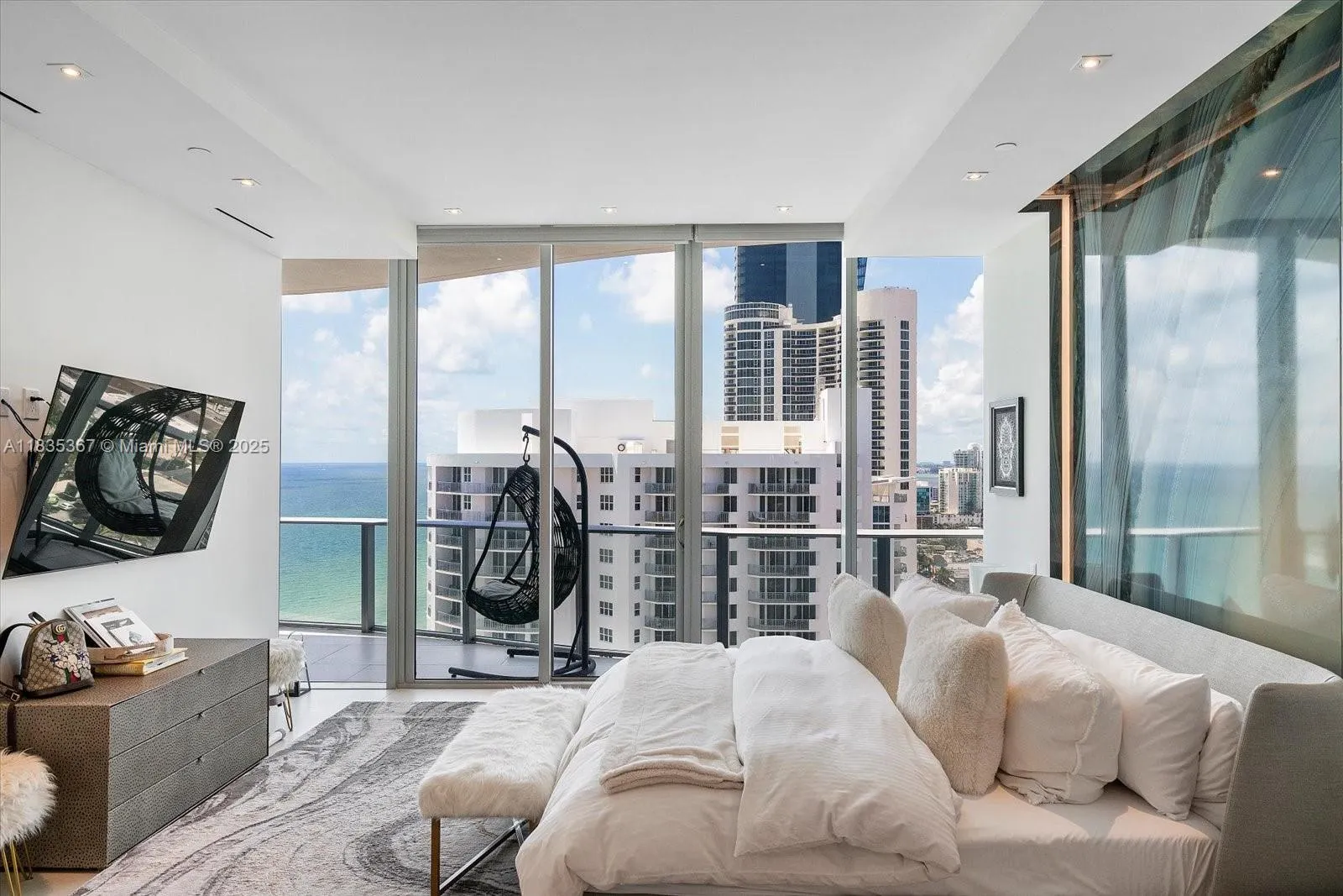 17475 Collins Ave, #2002