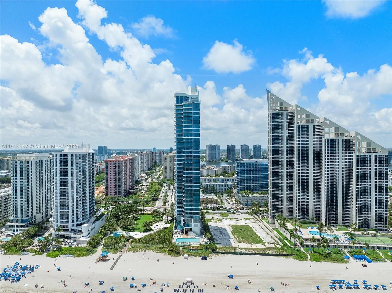 17475 Collins Ave, #2002