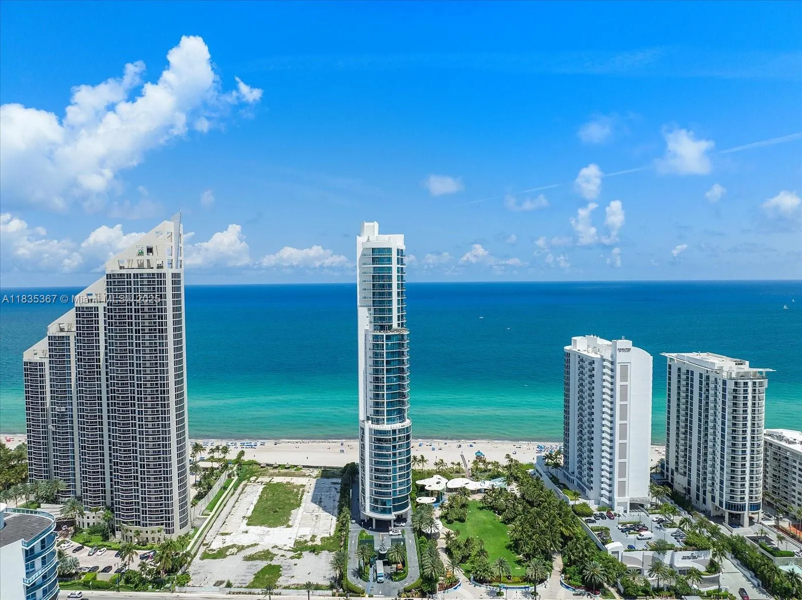 17475 Collins Ave, #2002
