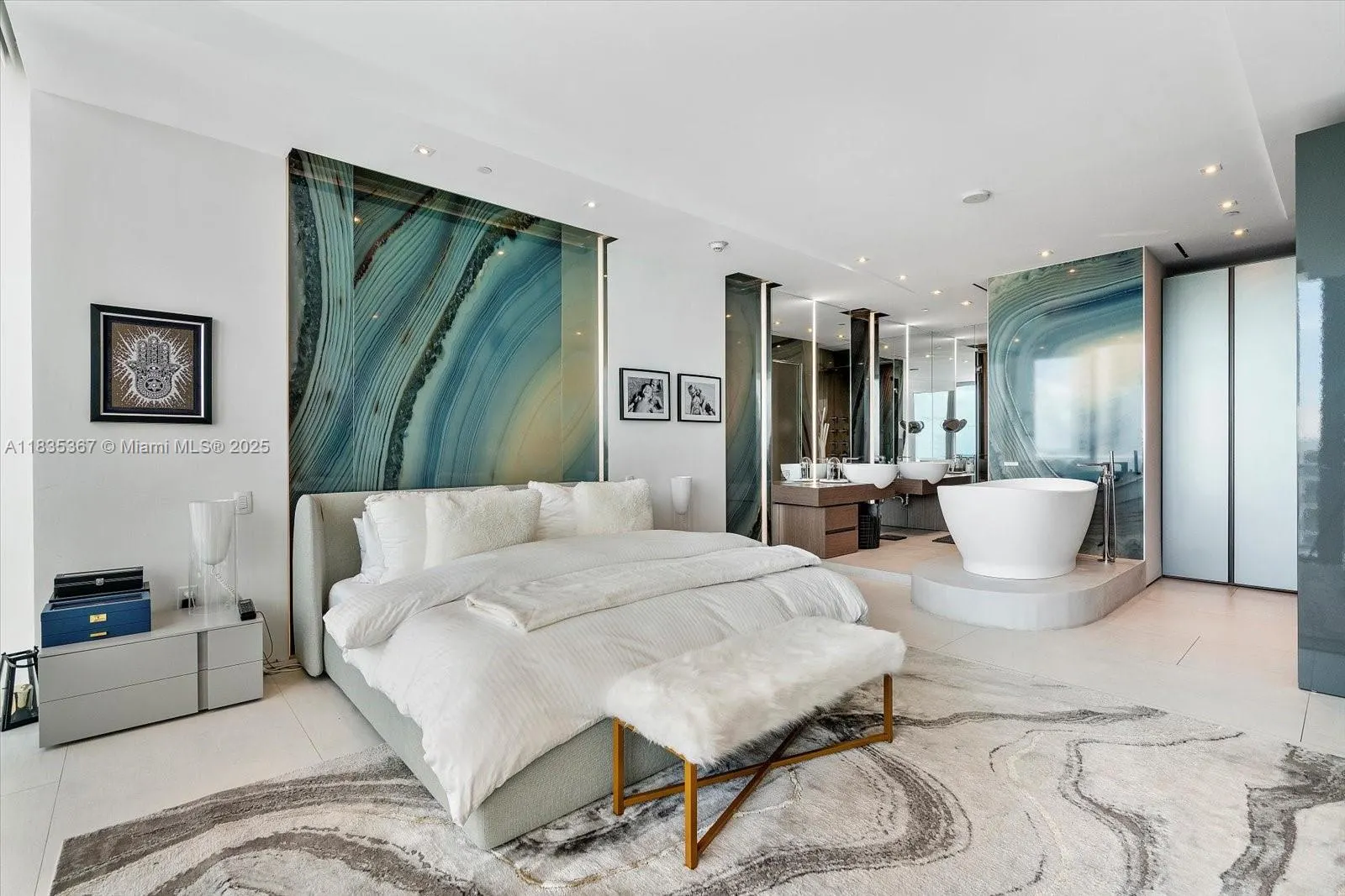 17475 Collins Ave, #2002