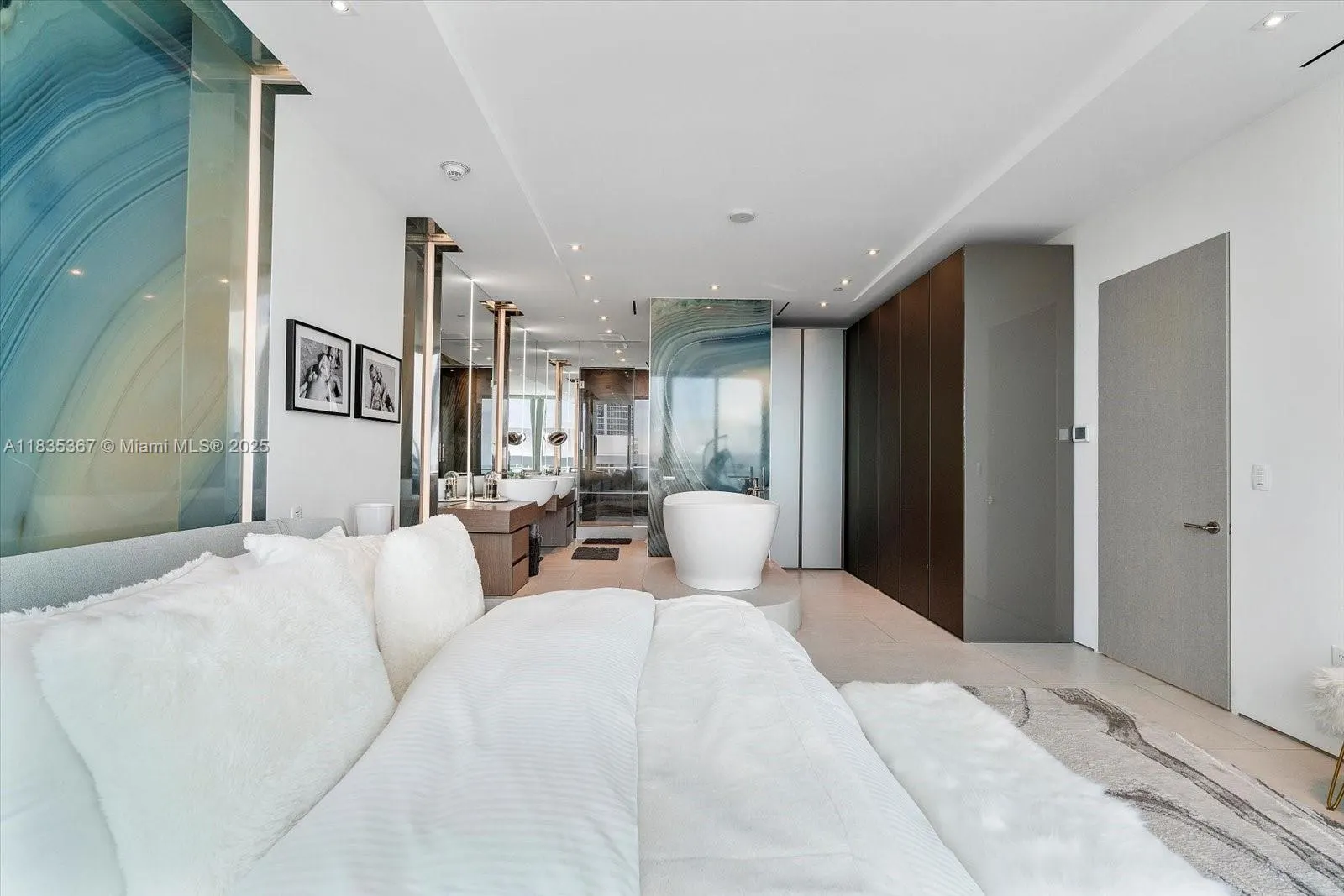 17475 Collins Ave, #2002