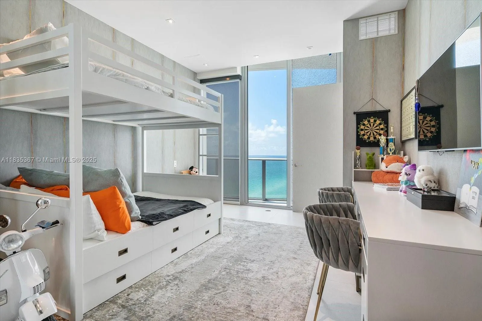 17475 Collins Ave, #2002